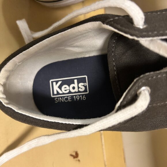 Keds Canvas Sneakers: Size 9.5 - Picture 4 of 8